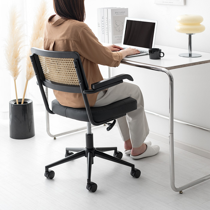 ラタン デスクチェア Imani(イマニ)肘掛けありタイプ | 家具