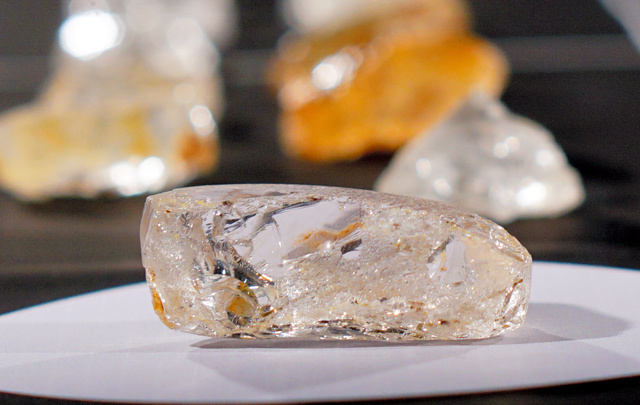 東日本出土の勾玉など76点は県産水晶 調査で判明 [山梨県]：朝日新聞