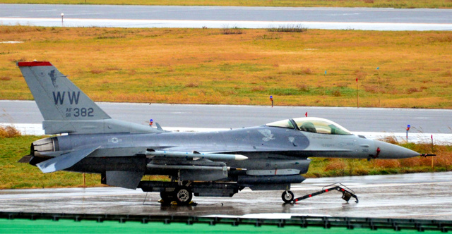 防衛省、米軍に飛行中止要請へ 三沢基地F16のタンク投棄で：朝日新聞