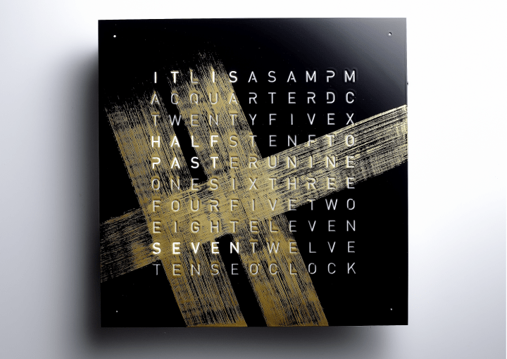 文字で時刻を表示する「QLOCKTWO」 蒔絵を施した銀座 蔦屋書店限定