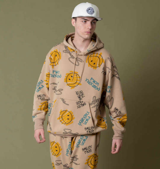 アメリカンな雰囲気漂うセットアップのストリート風スタイル 大きい