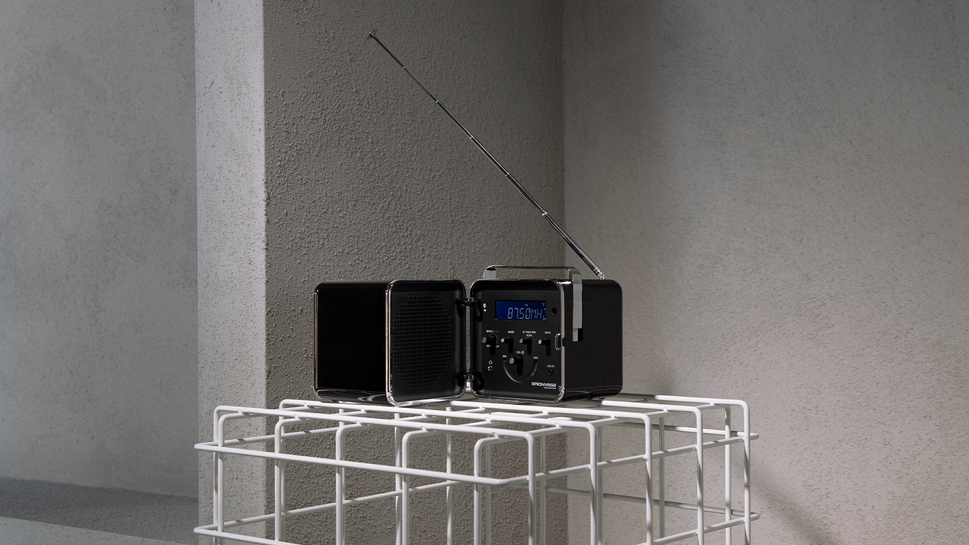 Radio.cubo 50° the Brionvega cult radio directly from the 60s