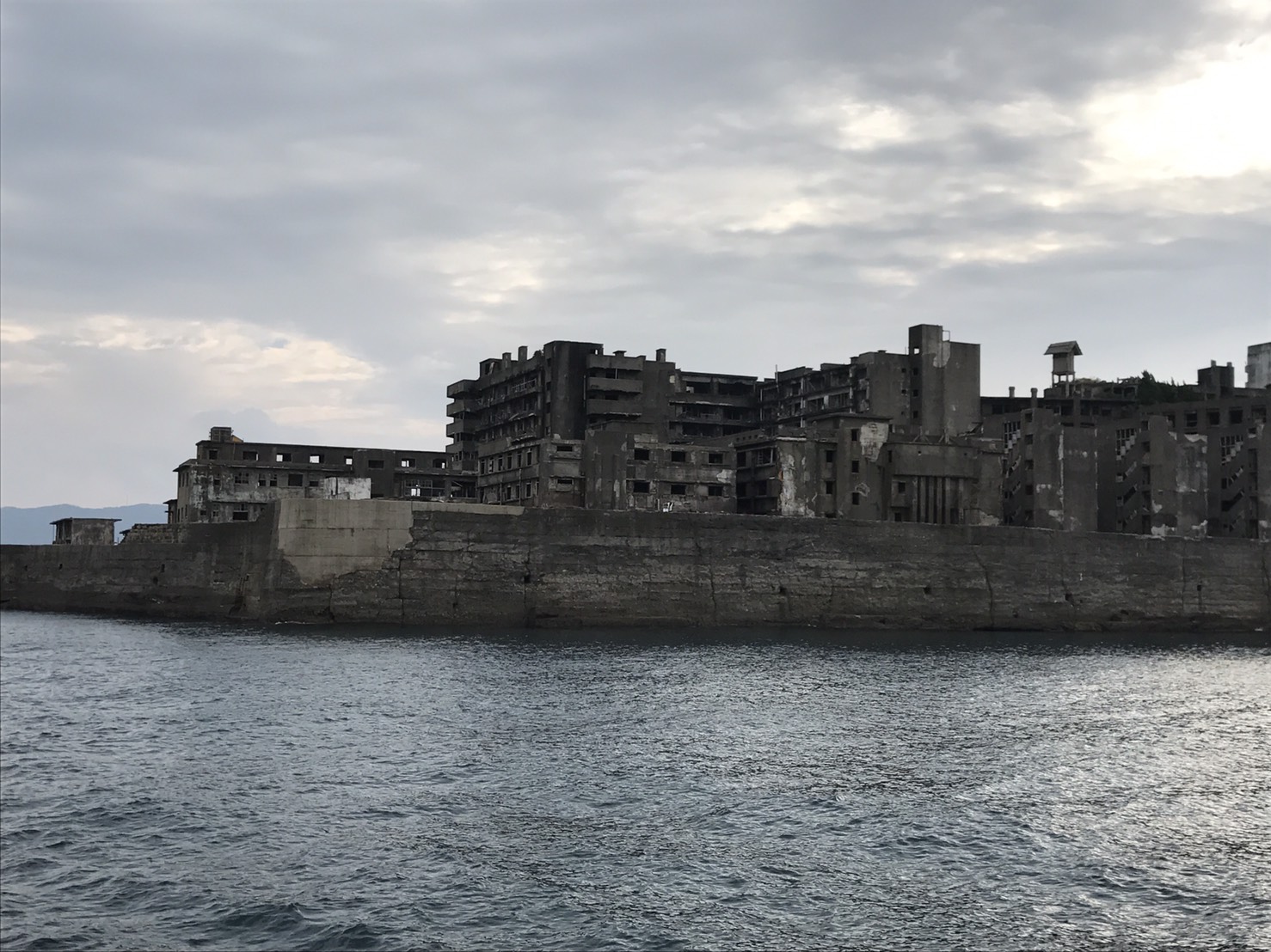 長崎の「軍艦島」と香港の「九龍城砦」｜軍艦島デジタルミュージアム