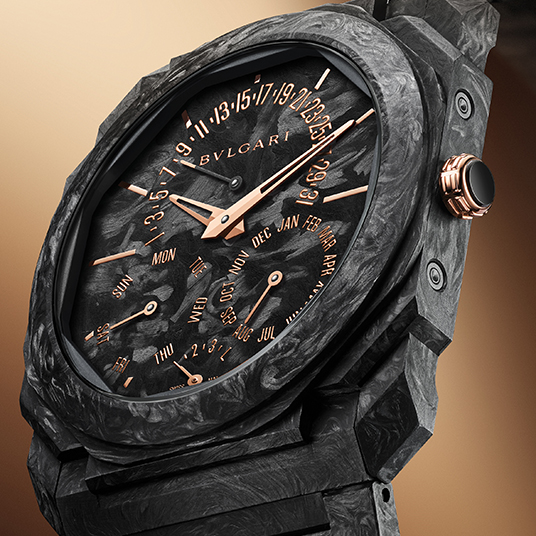 2023年 ブルガリ新作 オクト フィニッシモ カーボンゴールド