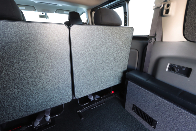 NV350キャラバンシート背もたれの汚れ保護！特注パネル｜トランポ