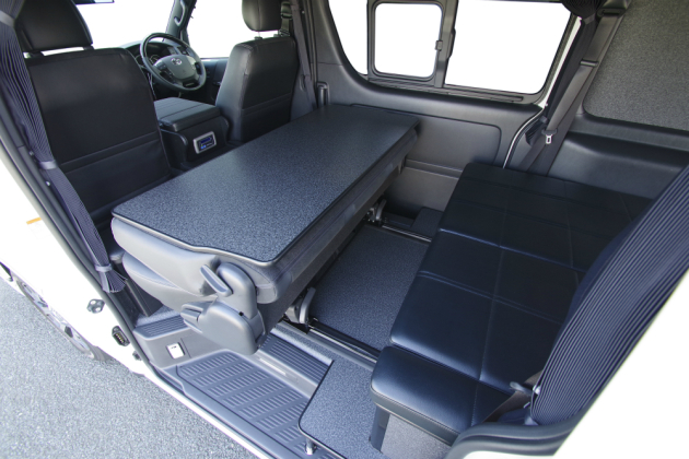 ほんの数分で取付け完了！シートがテーブルに変わるESシートバック