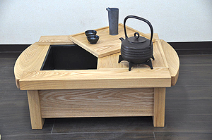 長火鉢（関東火鉢）ケヤキ材 火箸・十能（灰ならし）・猫板付き 猫板