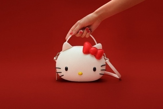 ケイト・スペード ニューヨーク「ハローキティ」顔型立体バッグ