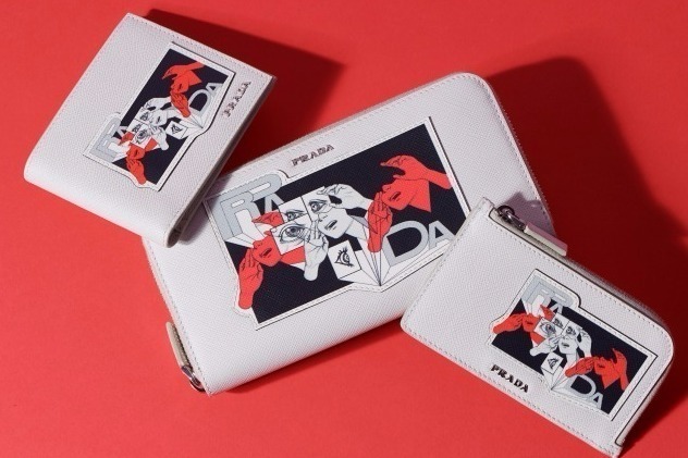 プラダ“コミックプリント”のメンズバッグやウォレットを日本限定発売