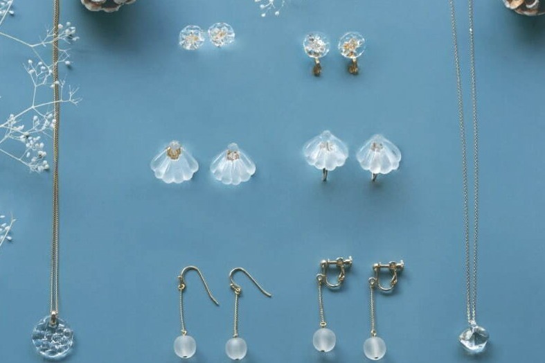 ガラスメーカー「ハリオ」が作る“フラワー＆雪玉”イメージのガラス