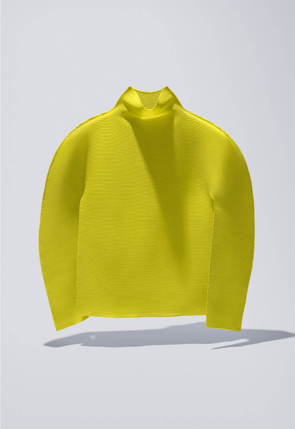 ミー イッセイ ミヤケ新作ウェア、“蜂＆花”を描いた「ストレッチ