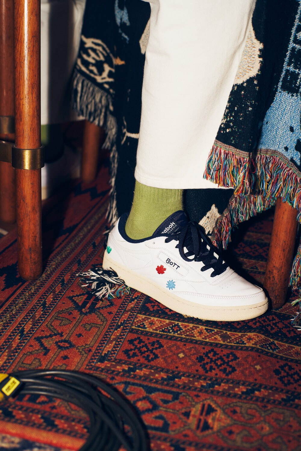 リーボック×ボット、ポップな“花”刺繍のカラフルスニーカー＆パステル