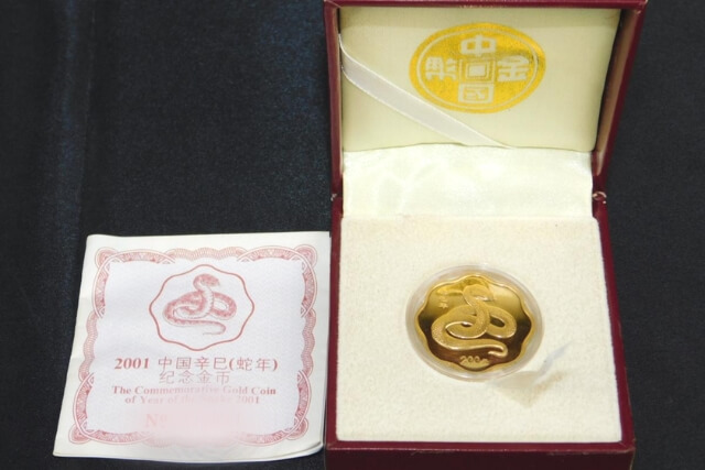 中国十二支金貨】蛇年記念200元金貨梅花型（2001年銘）の特徴や市場