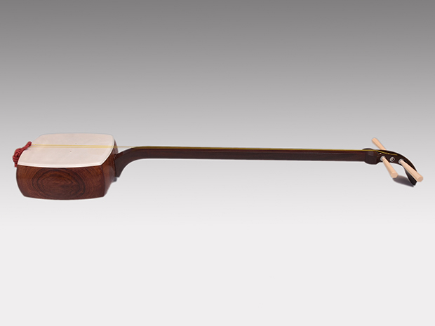 三味線 長唄用 トチ紅木 虎府 一本溝金細 象牙糸巻き付 象牙駒4 | 古