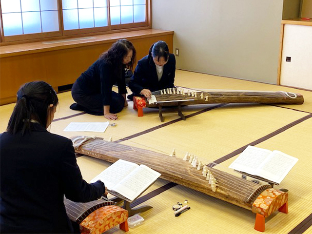 箏曲部】クラブ体験会「お琴の音色を楽しもう！」を実施しました