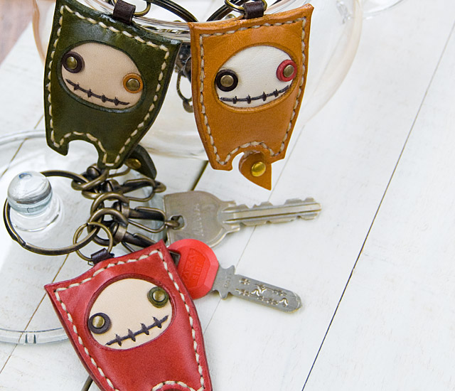 キーホルダー本革4連【タラモ☆ミミ】ミミとしっぽがキュートで可愛い