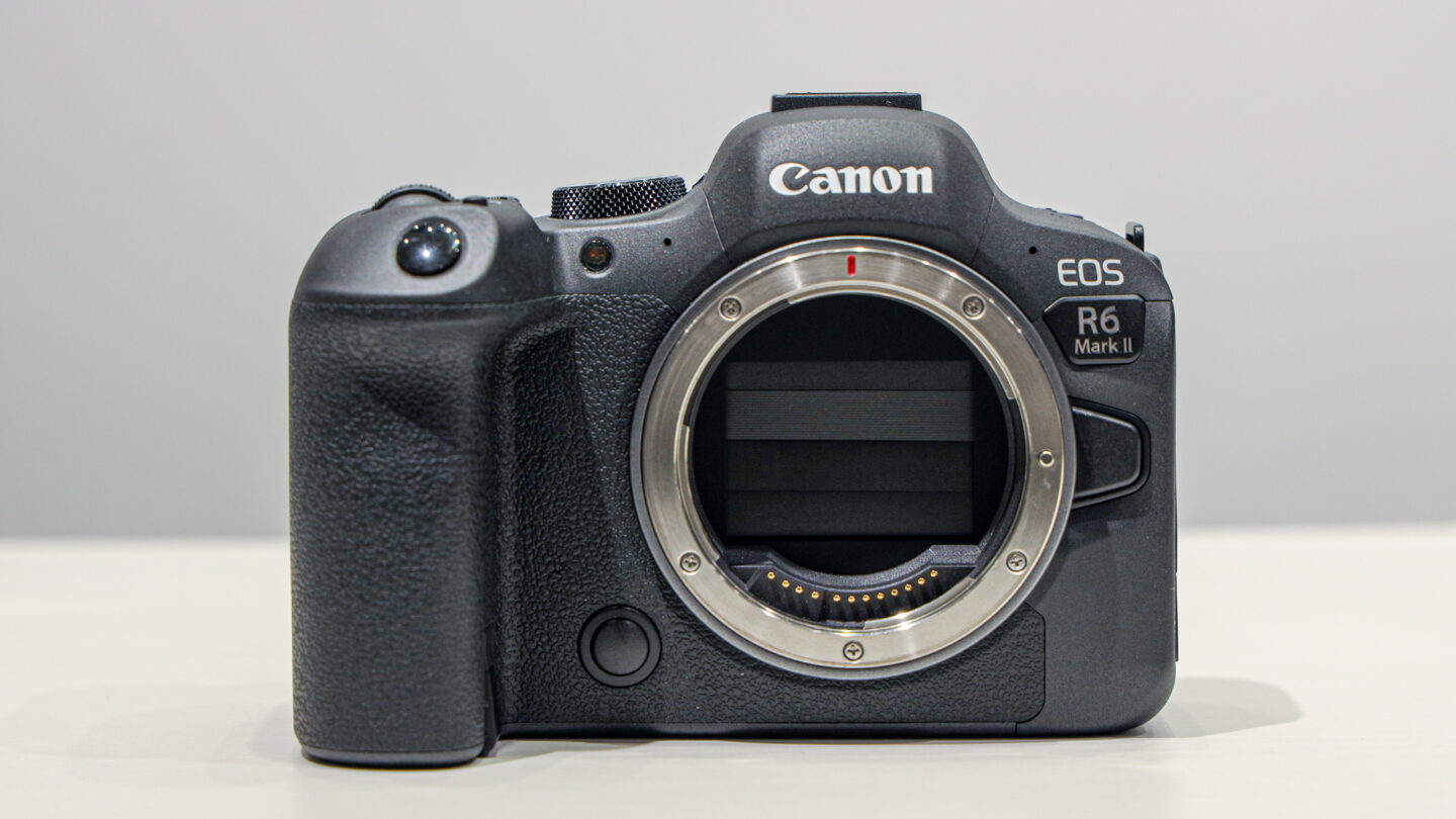 キヤノン EOS R6 Mark II 登場！｜素早い動きに対応する有効約2420万