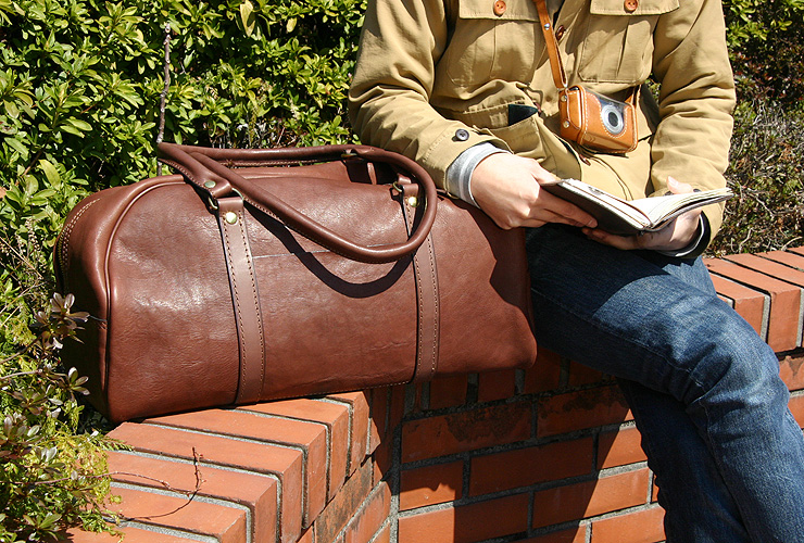 大きなサイズとソフト革で使いやすいカジュアルボストンバッグ / 革鞄