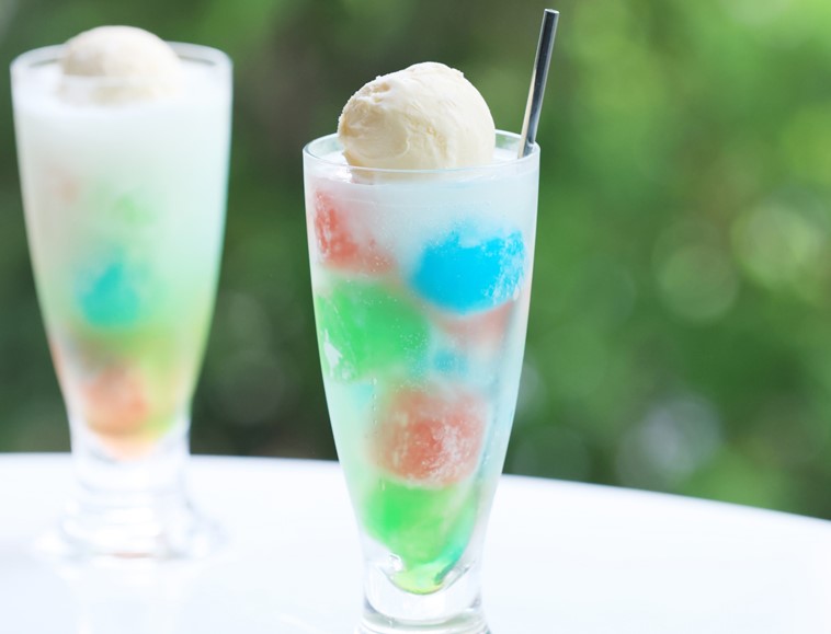 カラフル氷クリームソーダ | レシピ | 井村屋株式会社