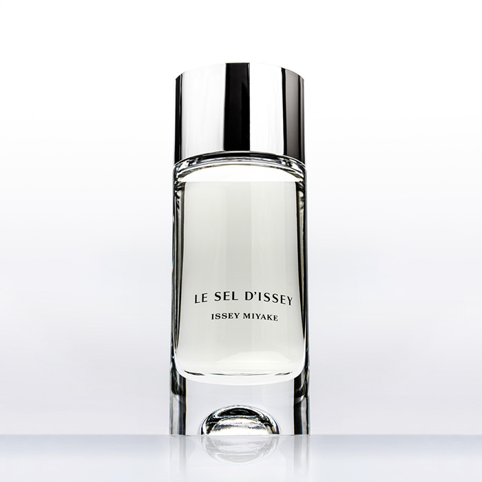 デザインの立ち話－吉岡徳仁がデザインした、イッセイ ミヤケの新しい