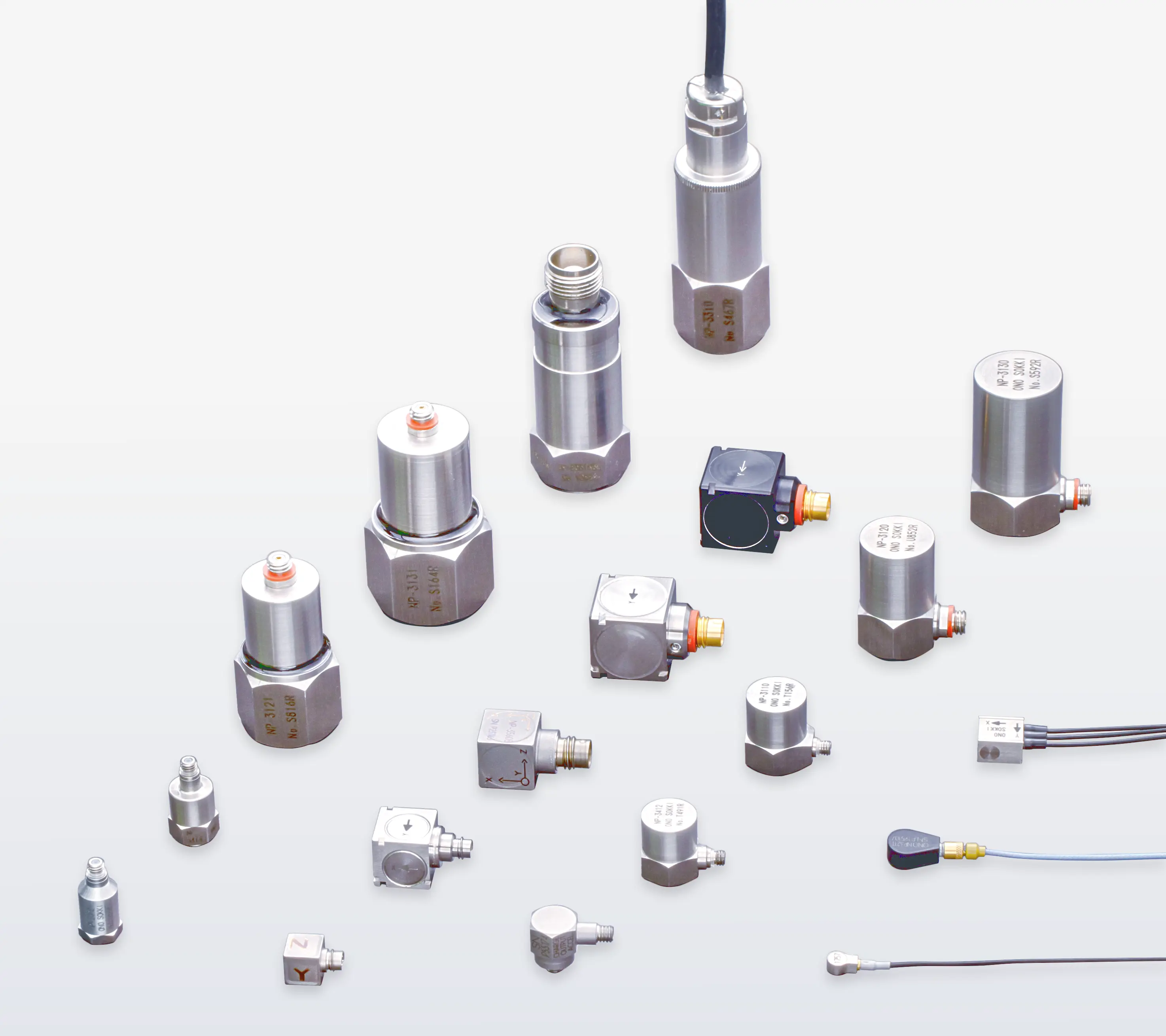 小野測器 - 3軸加速度センサー（電荷出力型/プリアンプ内蔵型）