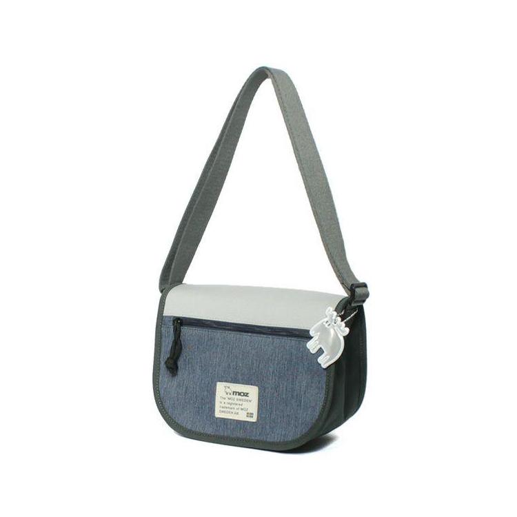 フラップショルダー グレー×ネイビー モズ: ファッション＆トラベル