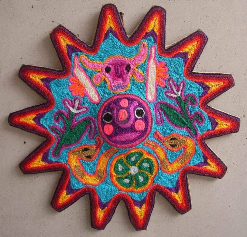 メキシコ・ウイチョル族のニエリカ・ネアリカ毛糸絵、「太陽 SOL」