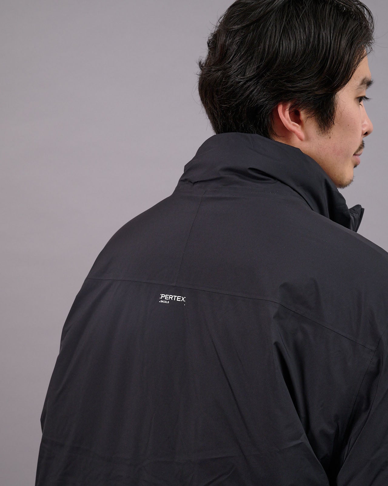 ハイク」と「エディション」の完売コラボダウンの新色はシンプルな