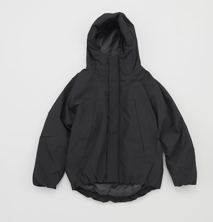 ダウンじゃないほう”でも超優秀！いま買うべき「黒い中綿アウター」5