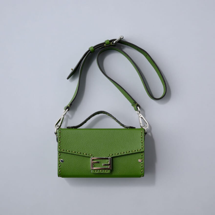 フェンディ」のアイコンバッグ“バゲット ソフト トランク” に鮮やかな