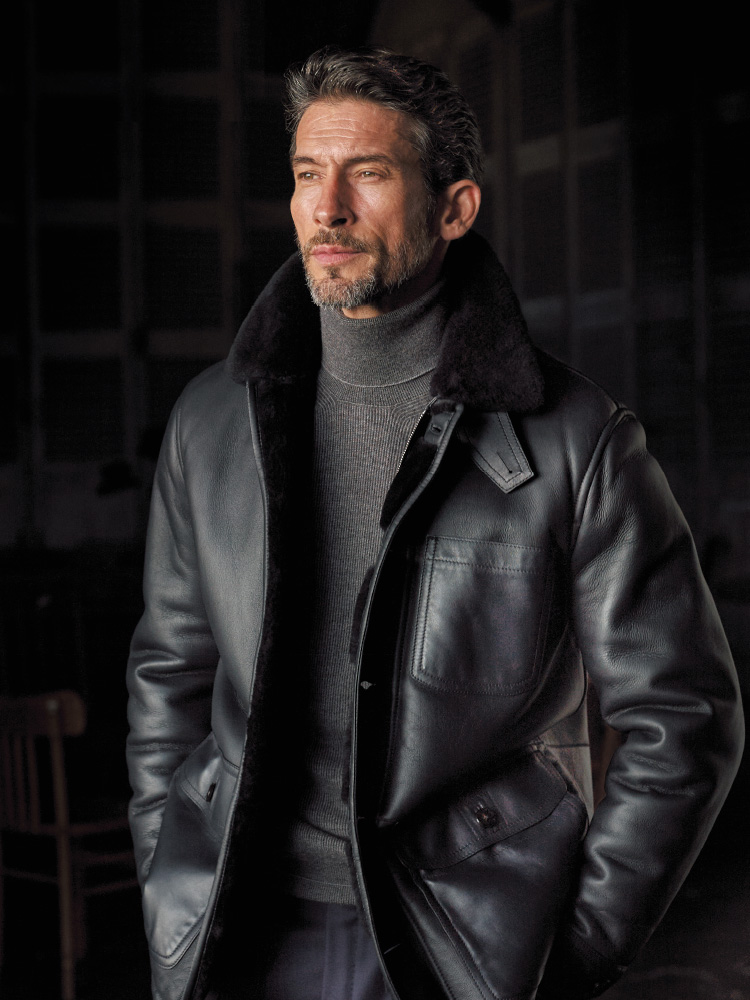 冬こそ極めたいレザーとは？しなやかな艶を品格に変える〈ブリオーニ