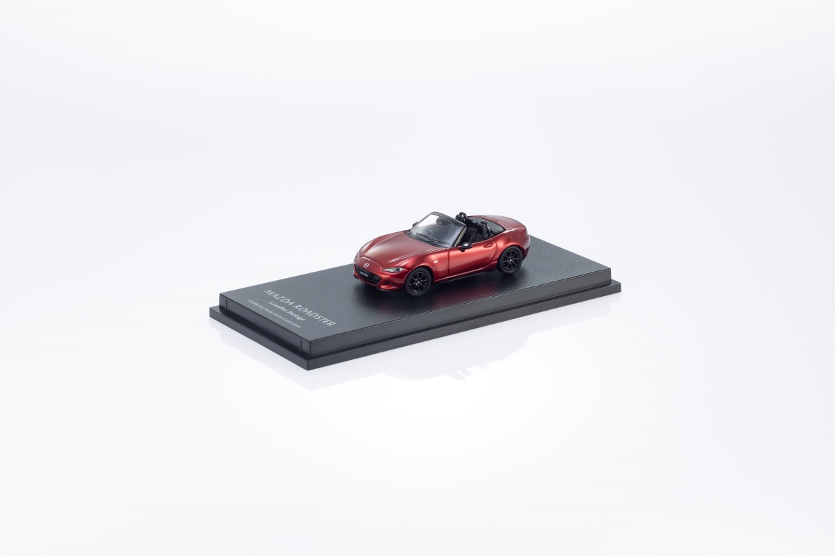 ROADSTER S Leather PKG(2024) モデルカー 1/64