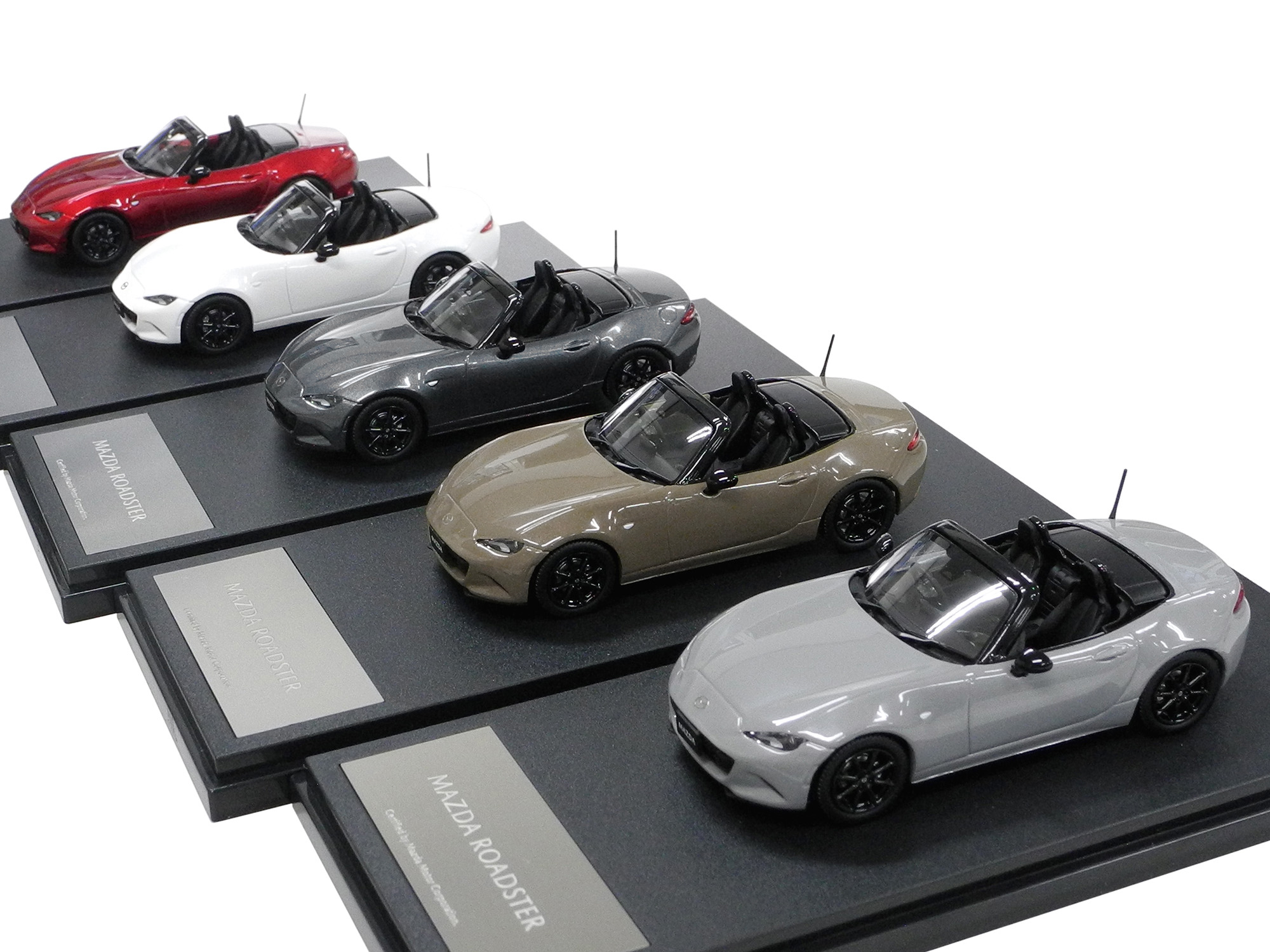 ユーノスロードスター 1/43モデルカー シルバー（マツダコレクション