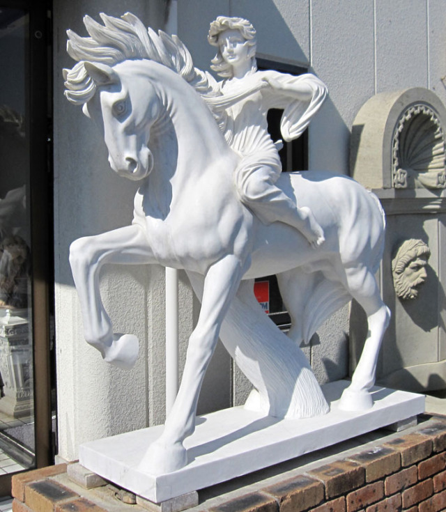 天然大理石彫刻（石像） 馬に乗る乙女