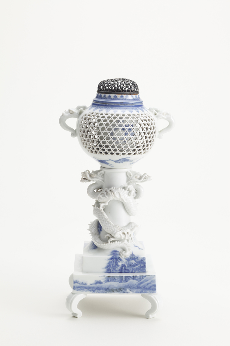 染付山水文龍彫香炉 ｜ みかわち焼 三川内焼- 総合サイト