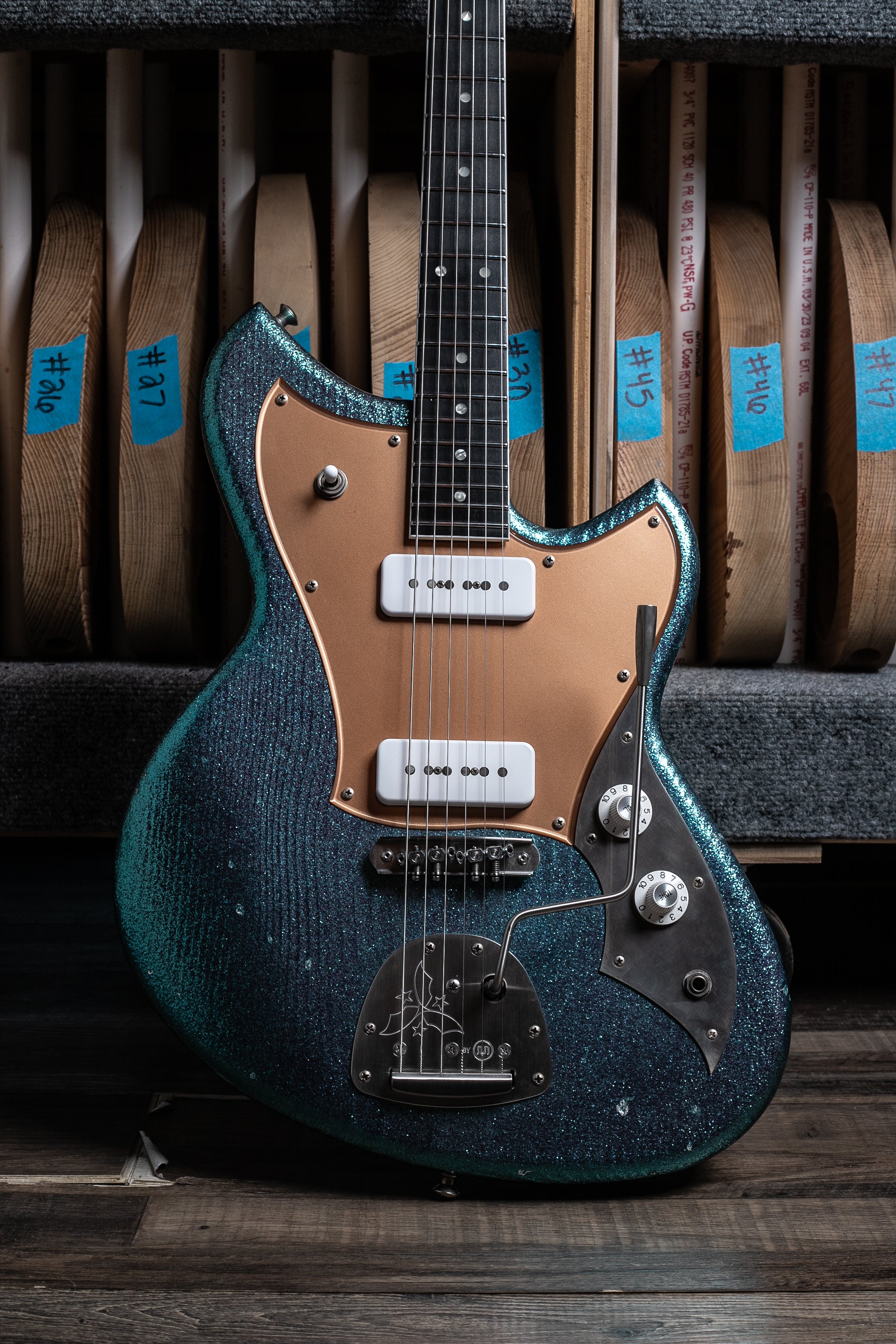 Novo Serus J in Lake Placid Blue Sparkle – Novo Guitars
