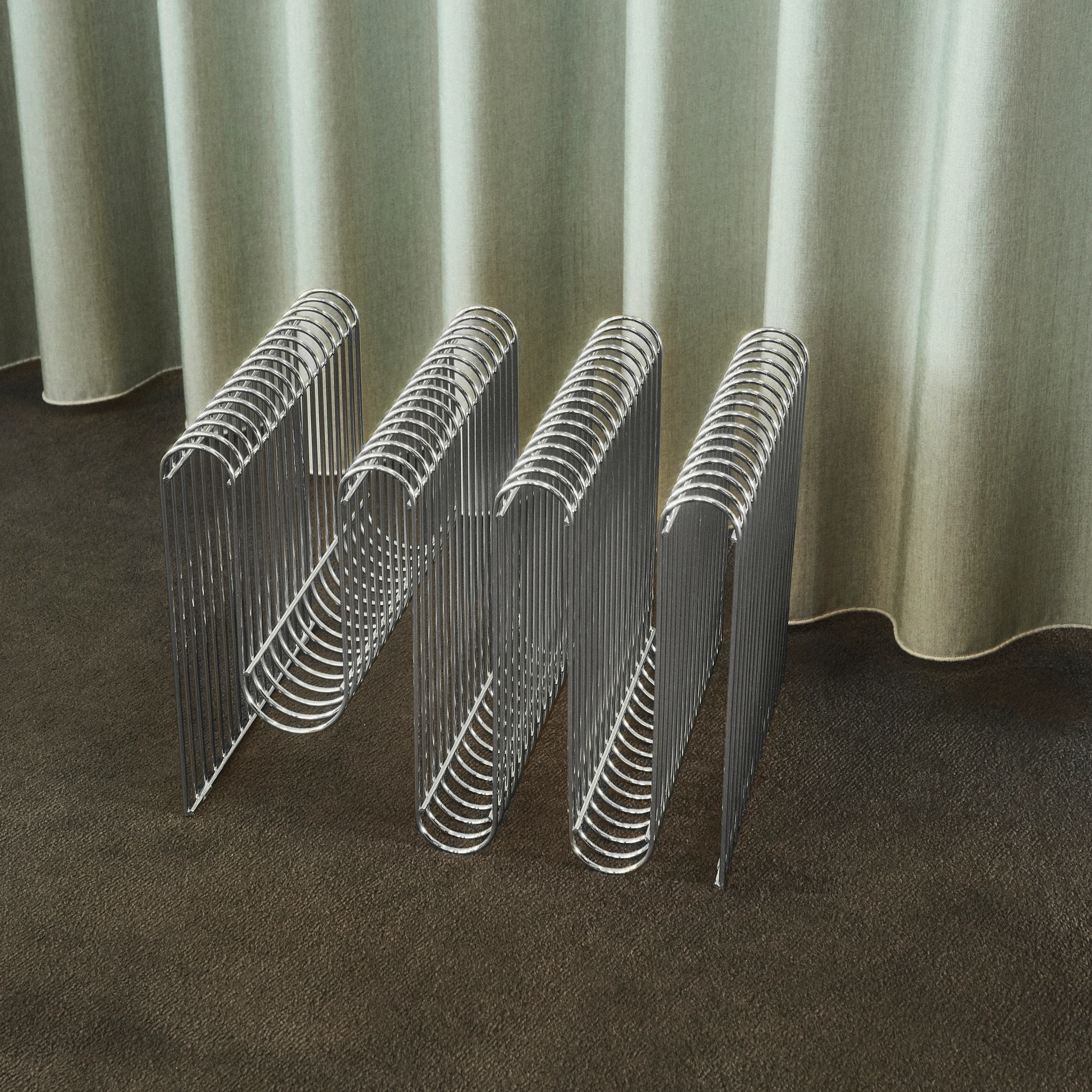 AYTM | アイテム からのCurva ニュースペーパースタンド - NordicNest.jp