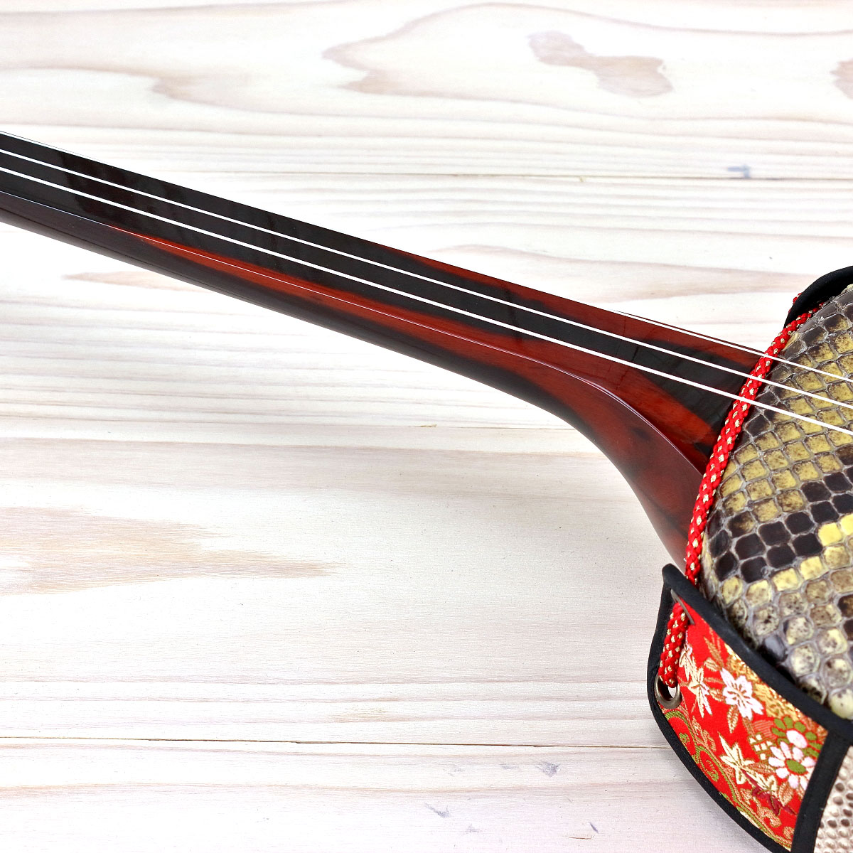 逸品三線】真壁型【八重山黒木製】本張り三線｜三線専門店ナビィ三線