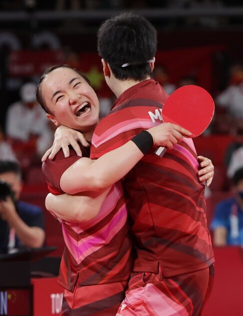 東京2020五輪 水谷隼／伊藤美誠が中国を破って金メダルを獲得