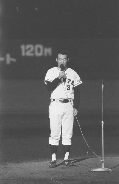 長嶋茂雄さん引退試合復刻】現役17年 初めて人前で涙した日 5万人が