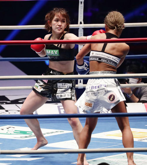 MIOがK1初勝利、元ボクシング世界王者に判定 - 格闘技写真