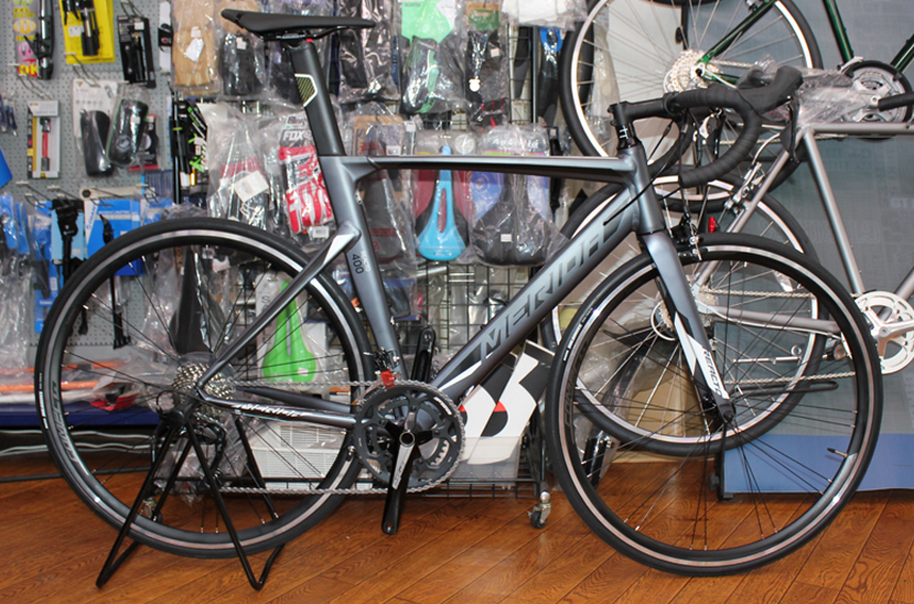 MERIDAのエアロロードバイクREACTO 400が入荷いたしました。