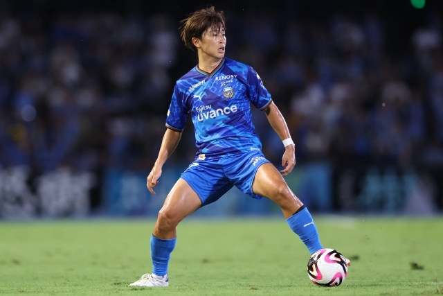 川崎MF山本悠樹が“ナマ足魅惑”なコスプレを“やれ爽快っ”に決めた