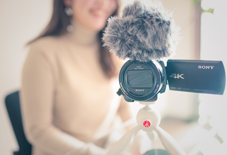 頼もしい手ブレ補正と専用機ならではの利便性。「AX45」は私のVlogに