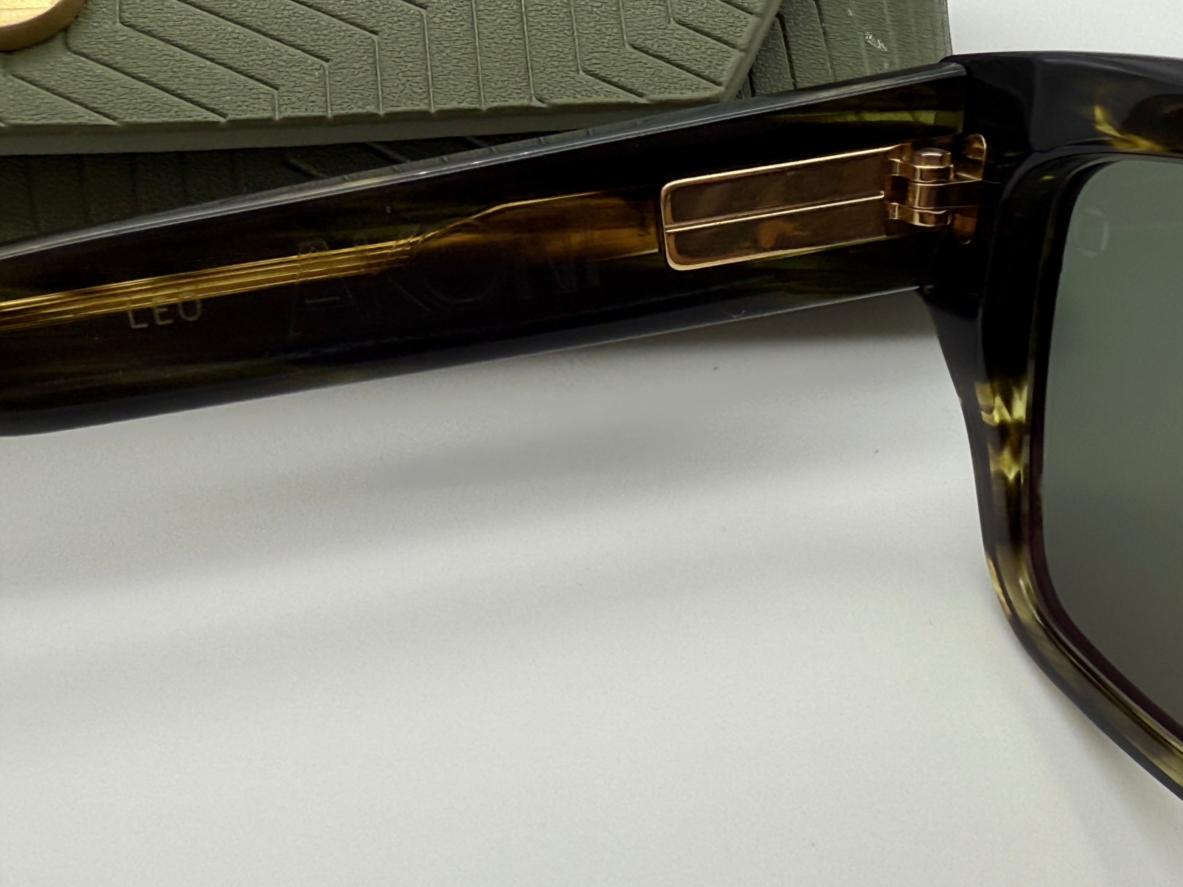 Akoni LEO 54mm Dark Tortoise/ G 15 Titanium Acetate Preowned Japan