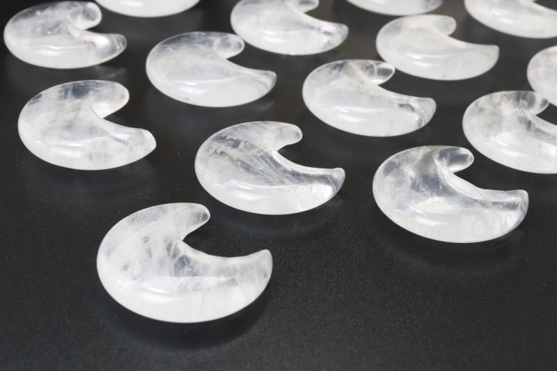 置物 ムーン 月 水晶 クォーツ 浄化 クリスタル 彫り物 インテリア