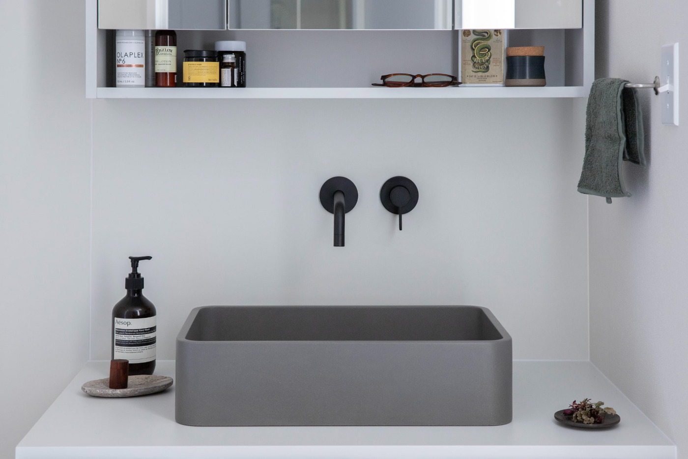 壁付けセパレート混合水栓 洗面用 ブラック L248 | KB-TP007-06-G141