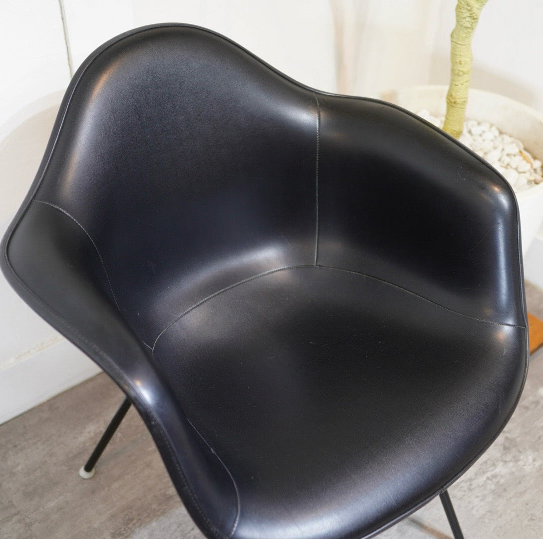 ハーマンミラー Herman Miller アームシェルチェア ナウガレザー 黒 H
