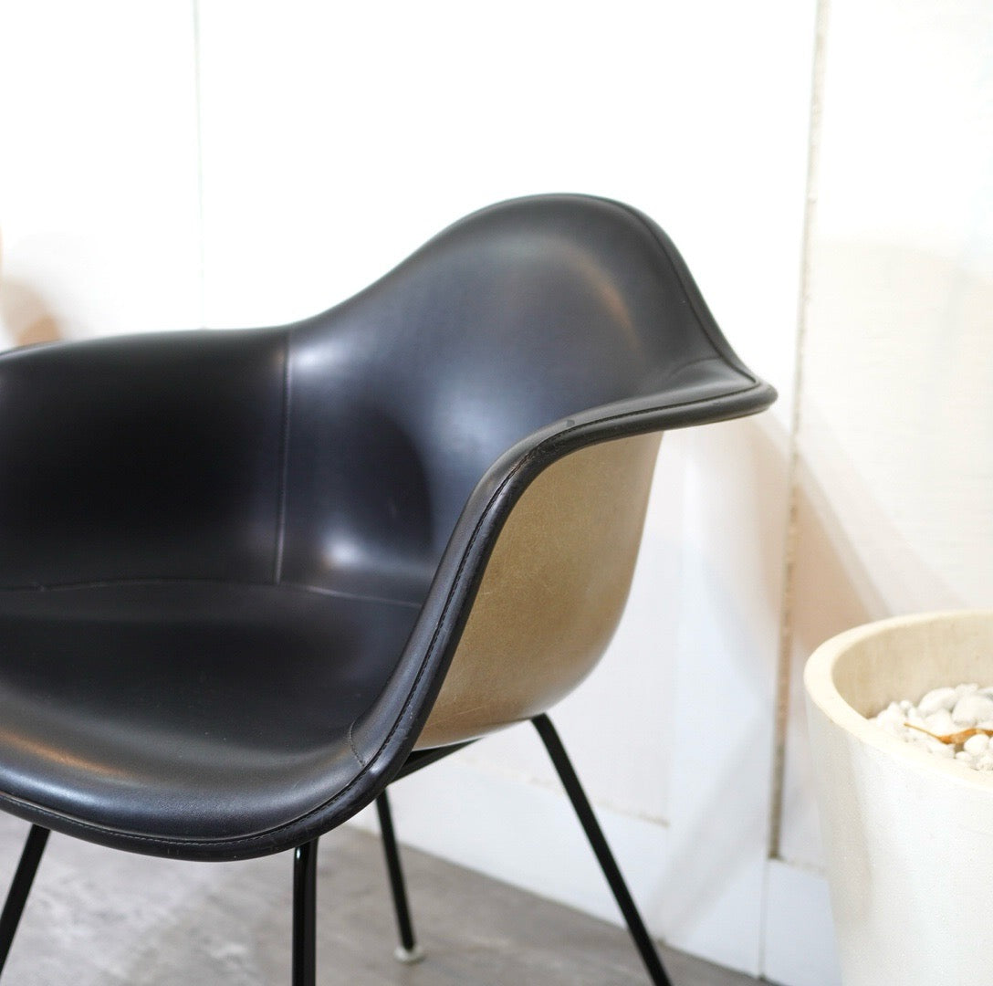 ハーマンミラー Herman Miller アームシェルチェア ナウガレザー 黒 H