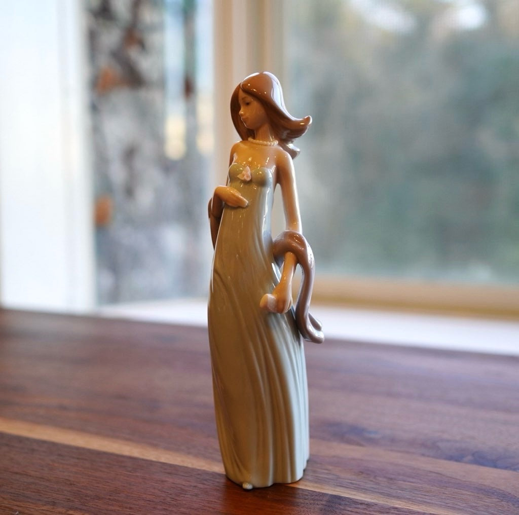 リヤドロ / LLADRO 少女フィギュリン スペイン 磁器 コレクション 置物